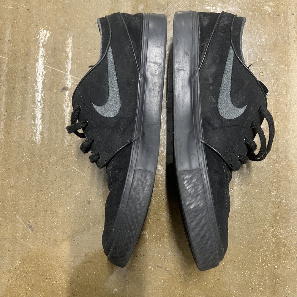 Nike SB Stefan Janoski Size 9.5 Mens Black Skate Shoes Low Top Sneaker - Picture 3 of 7